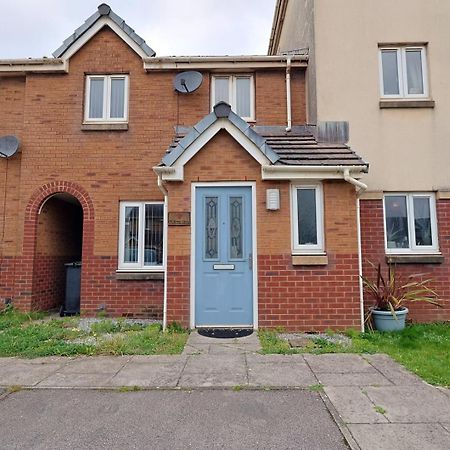 Relaxing 2-Bed Coastal Escape In Port Talbot Apartment Bagian luar foto