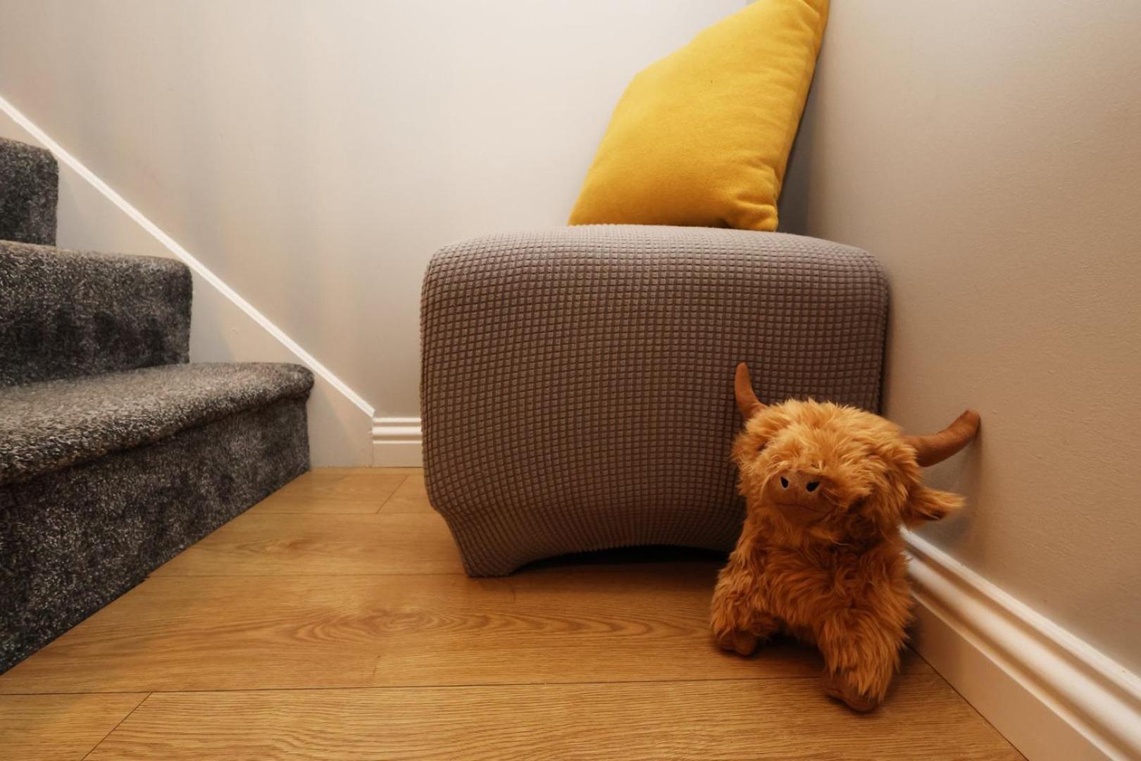 Relaxing 2-Bed Coastal Escape In Port Talbot Apartment Bagian luar foto