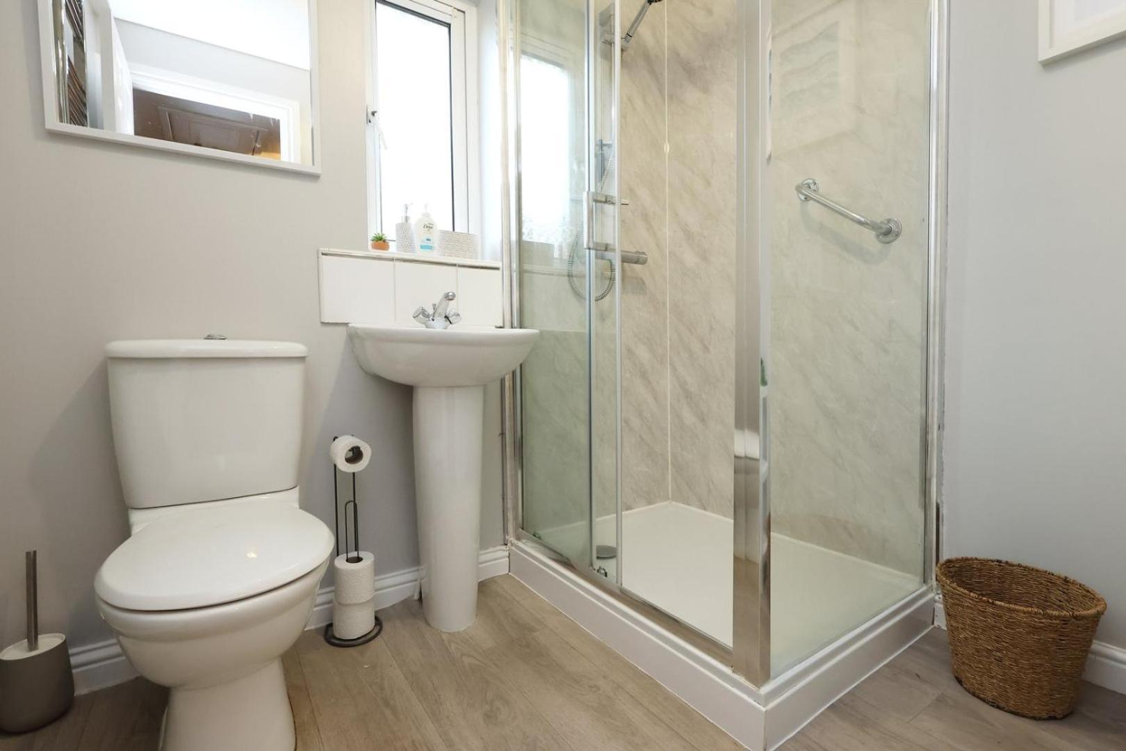 Relaxing 2-Bed Coastal Escape In Port Talbot Apartment Bagian luar foto