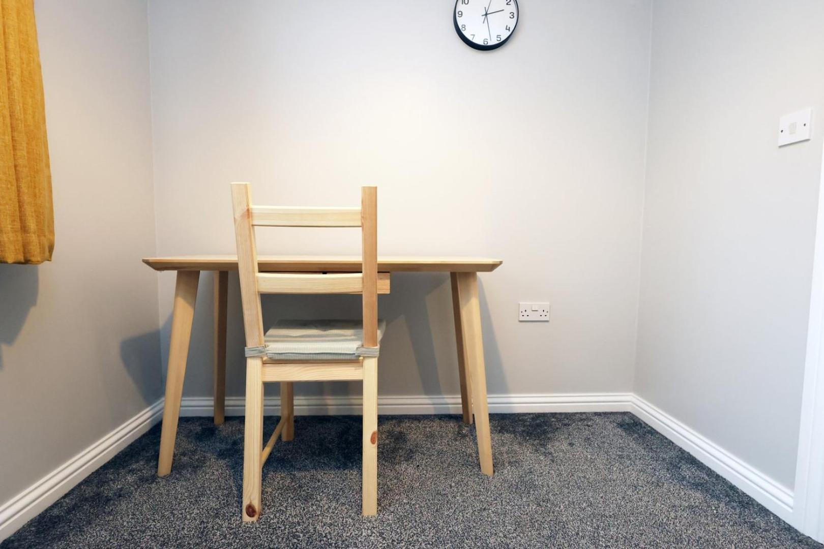 Relaxing 2-Bed Coastal Escape In Port Talbot Apartment Bagian luar foto