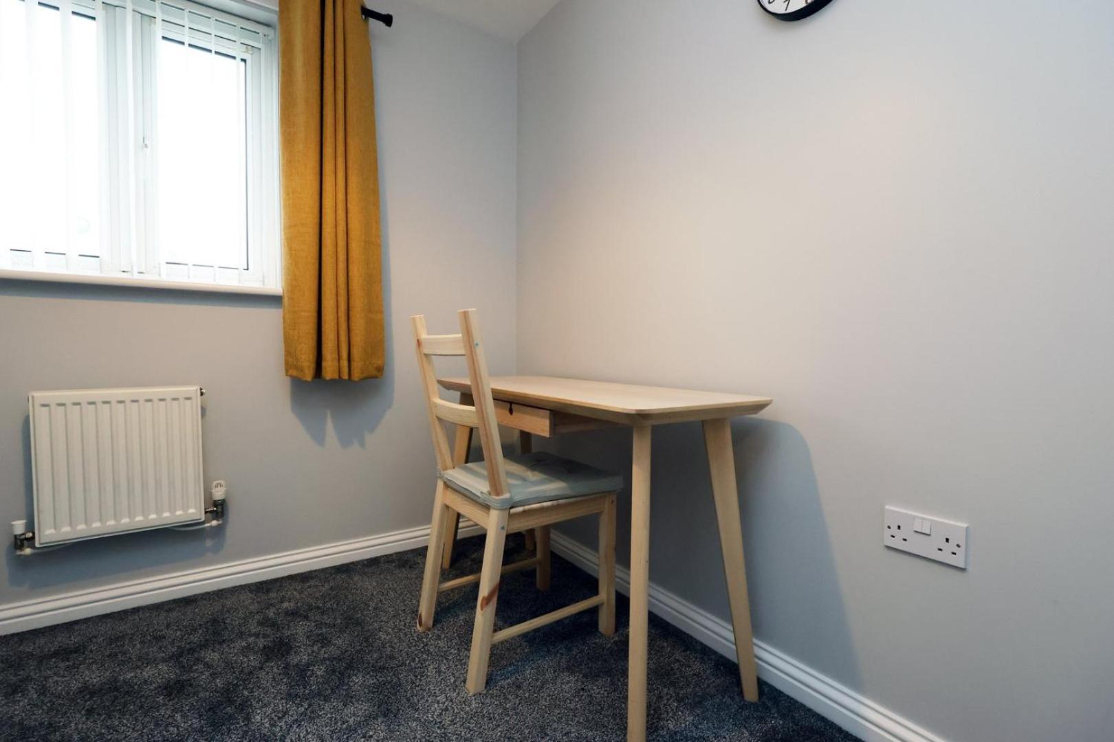 Relaxing 2-Bed Coastal Escape In Port Talbot Apartment Bagian luar foto