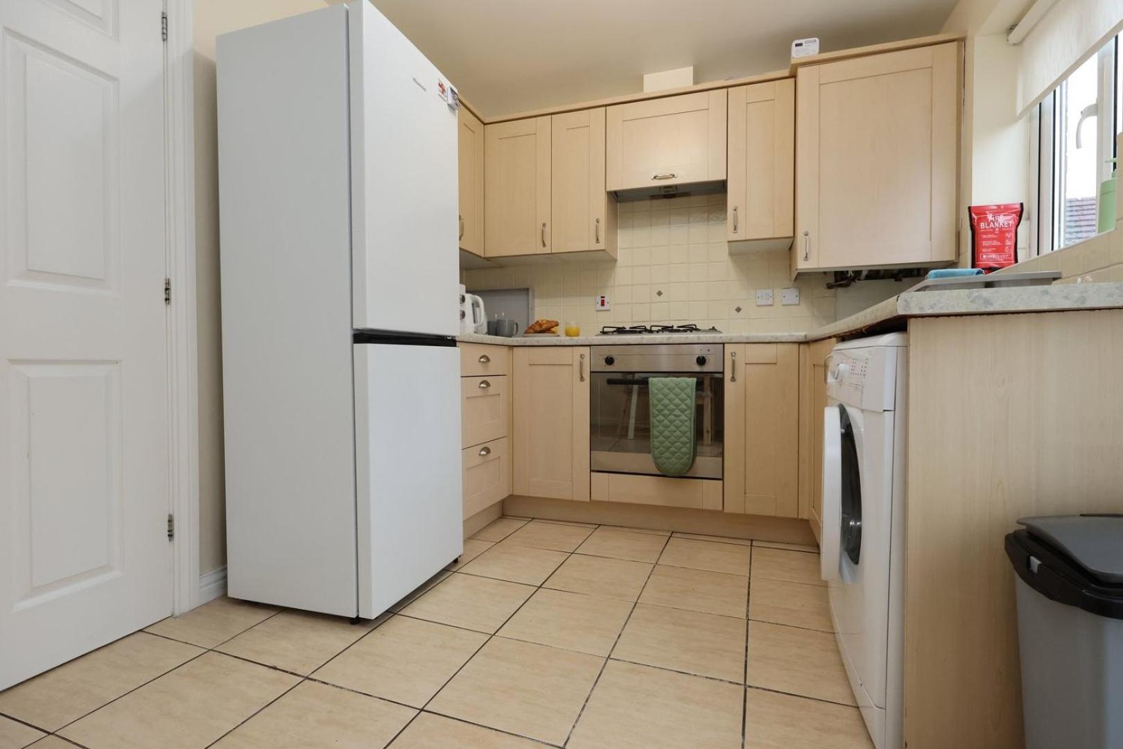 Relaxing 2-Bed Coastal Escape In Port Talbot Apartment Bagian luar foto