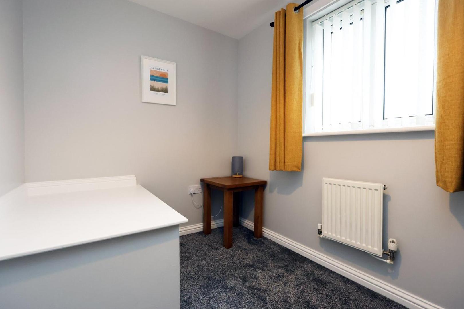 Relaxing 2-Bed Coastal Escape In Port Talbot Apartment Bagian luar foto