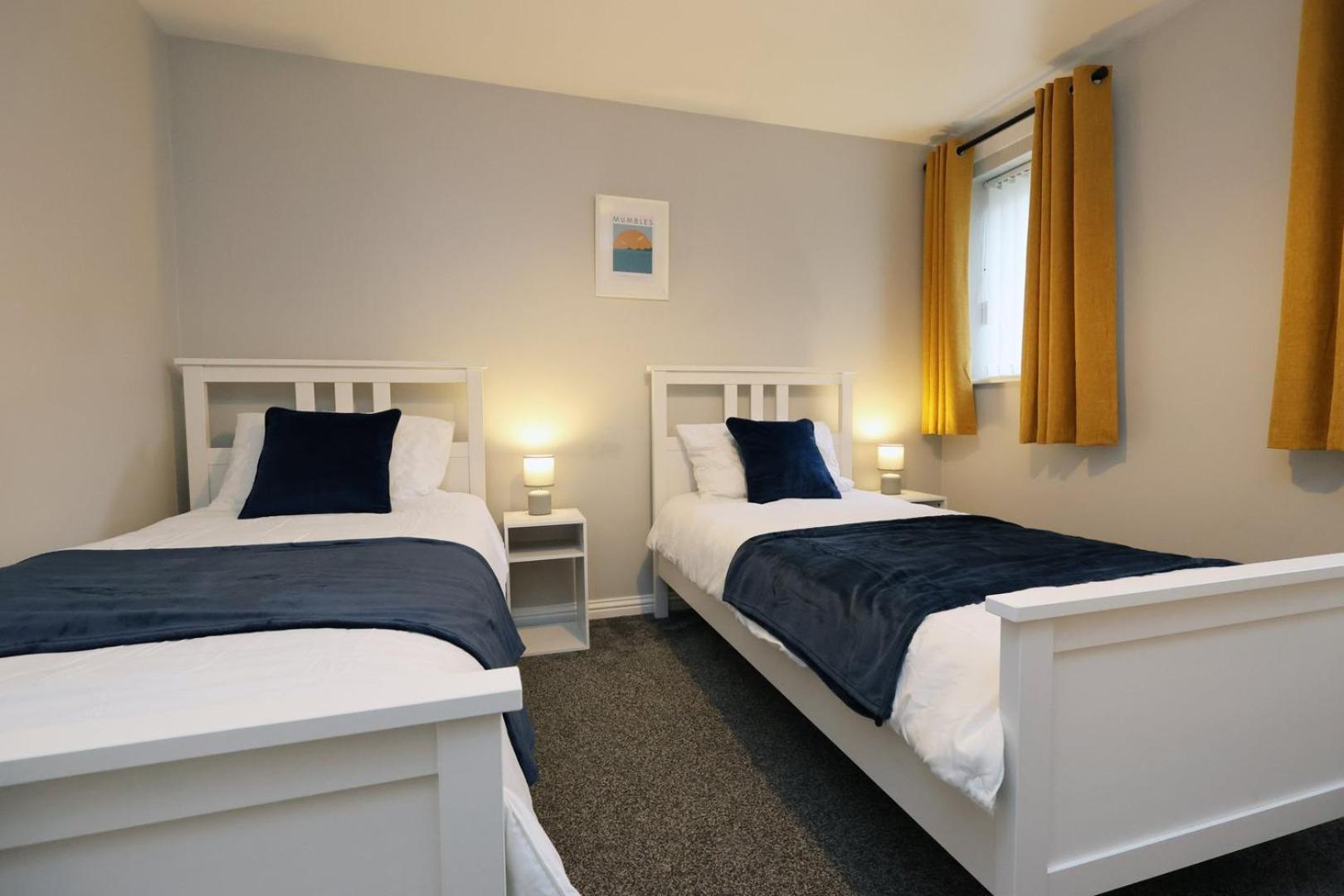 Relaxing 2-Bed Coastal Escape In Port Talbot Apartment Bagian luar foto